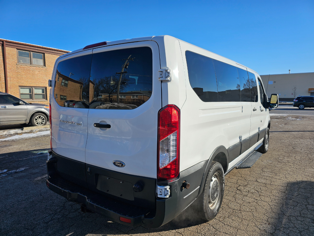 Ford Transit Passenger Wagon T-350 148" Low Roof XLT Swing-Out RH Dr 2018