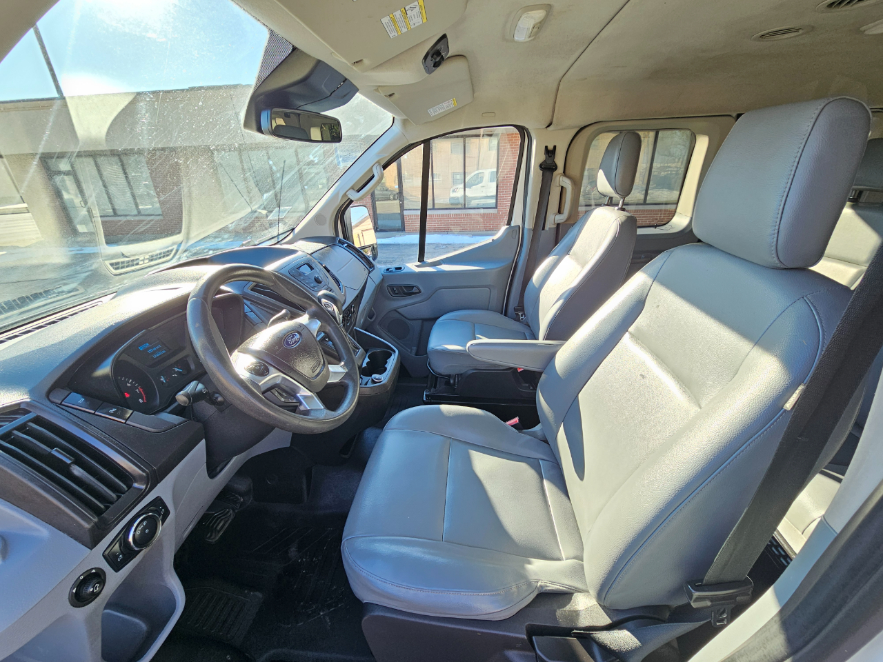 Ford Transit Passenger Wagon T-350 148" Low Roof XLT Swing-Out RH Dr 2018