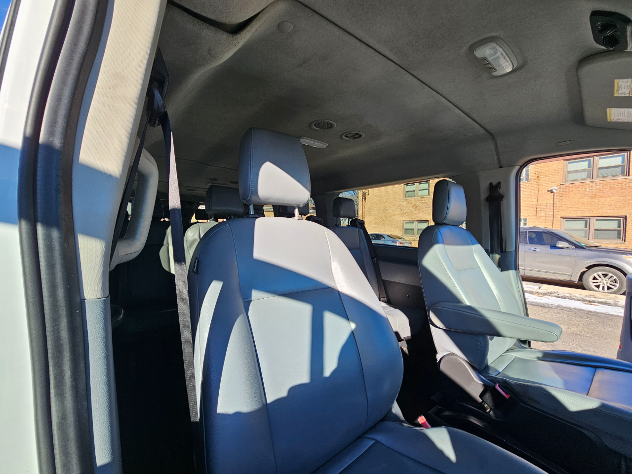 Ford Transit Passenger Wagon T-350 148" Low Roof XLT Swing-Out RH Dr 2018