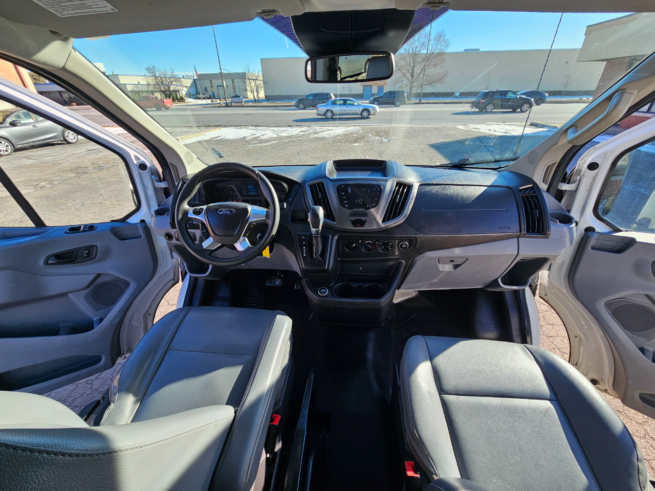 Ford Transit Passenger Wagon T-350 148" Low Roof XLT Swing-Out RH Dr 2018