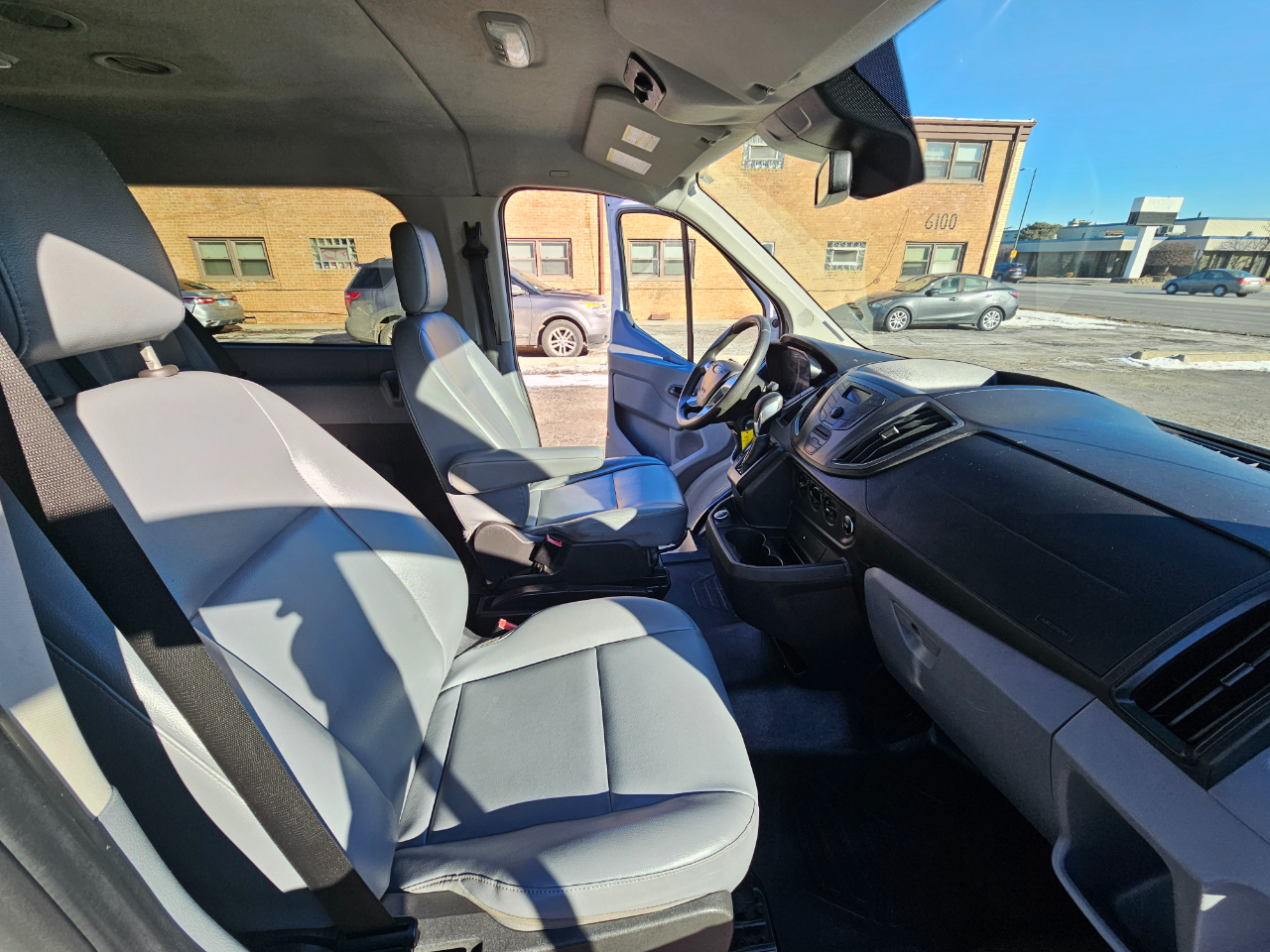 Ford Transit Passenger Wagon T-350 148" Low Roof XLT Swing-Out RH Dr 2018