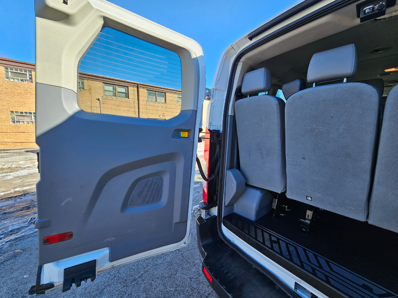 Ford Transit Passenger Wagon T-350 148" Low Roof XLT Swing-Out RH Dr 2018