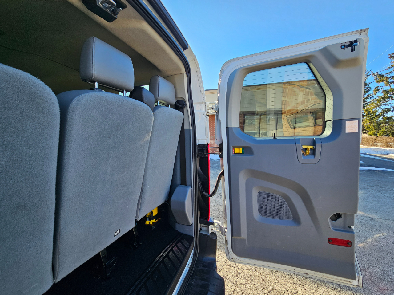 Ford Transit Passenger Wagon T-350 148" Low Roof XLT Swing-Out RH Dr 2018