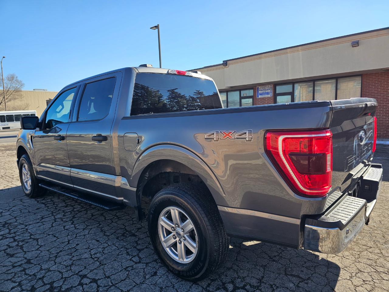 Ford F-150 XLT SuperCrew Short Bed 4WD 2022