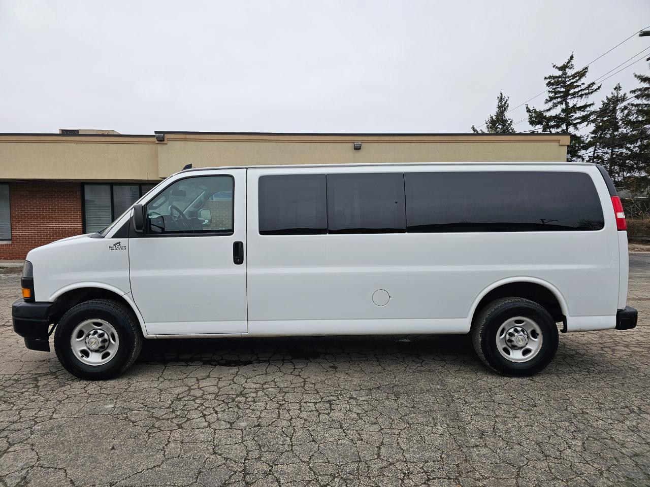 Chevrolet Express Passenger RWD 3500 155" LS 2020