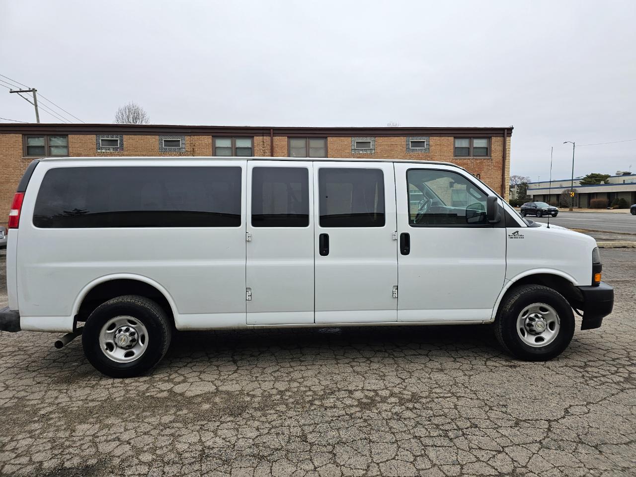 Chevrolet Express Passenger RWD 3500 155" LS 2020