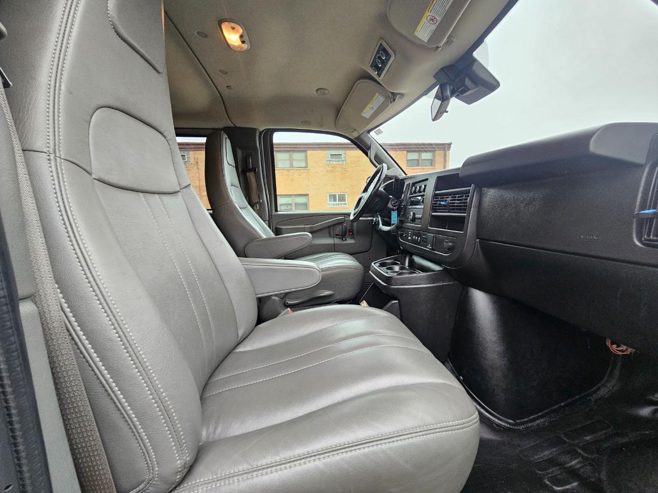 Chevrolet Express Passenger RWD 3500 155" LS 2020