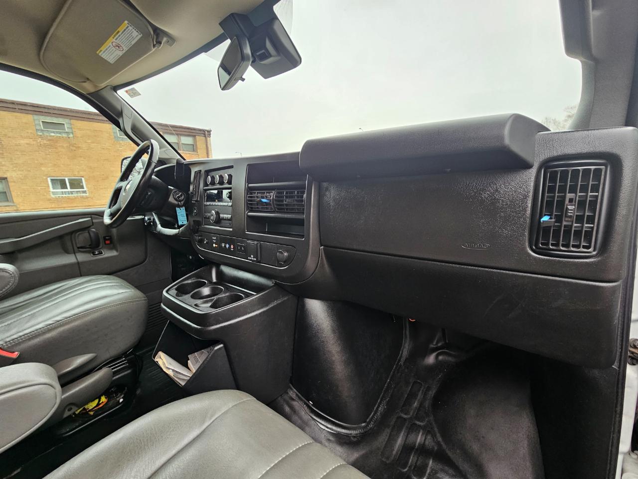 Chevrolet Express Passenger RWD 3500 155" LS 2020