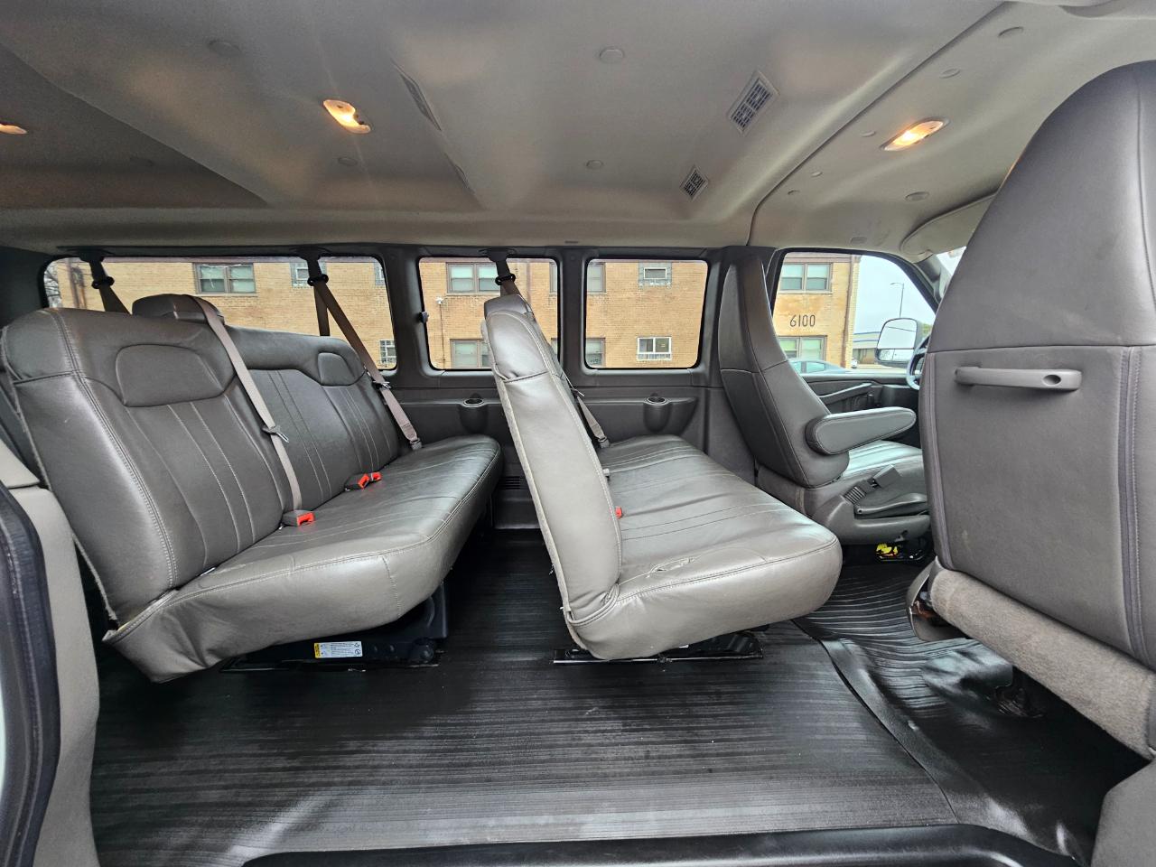 Chevrolet Express Passenger RWD 3500 155" LS 2020