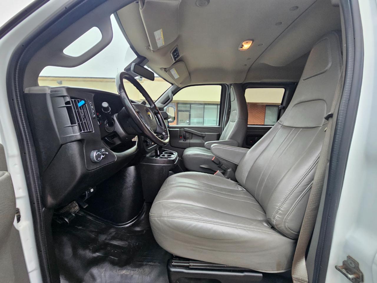 Chevrolet Express Passenger RWD 3500 155" LS 2020