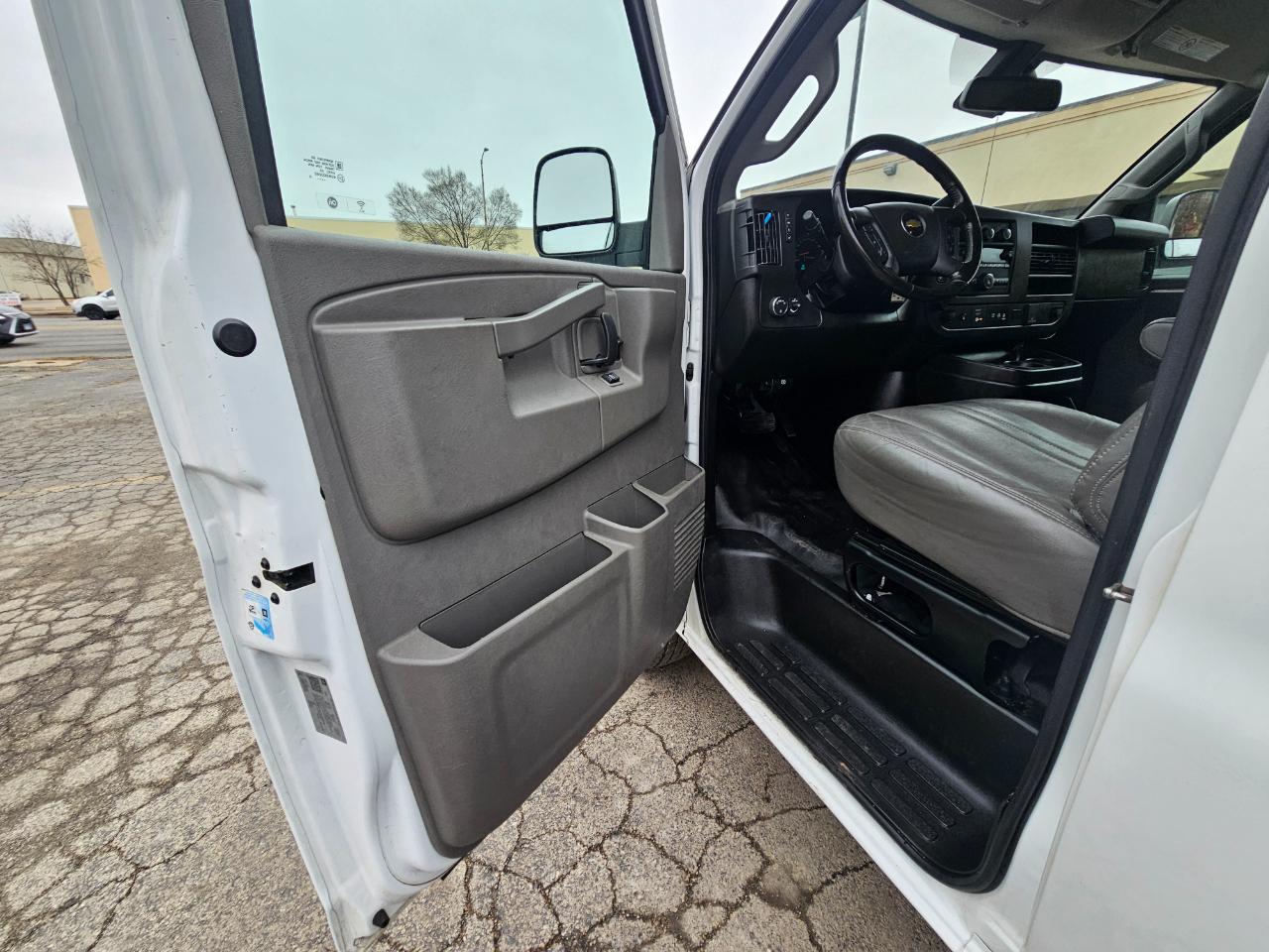 Chevrolet Express Passenger RWD 3500 155" LS 2020