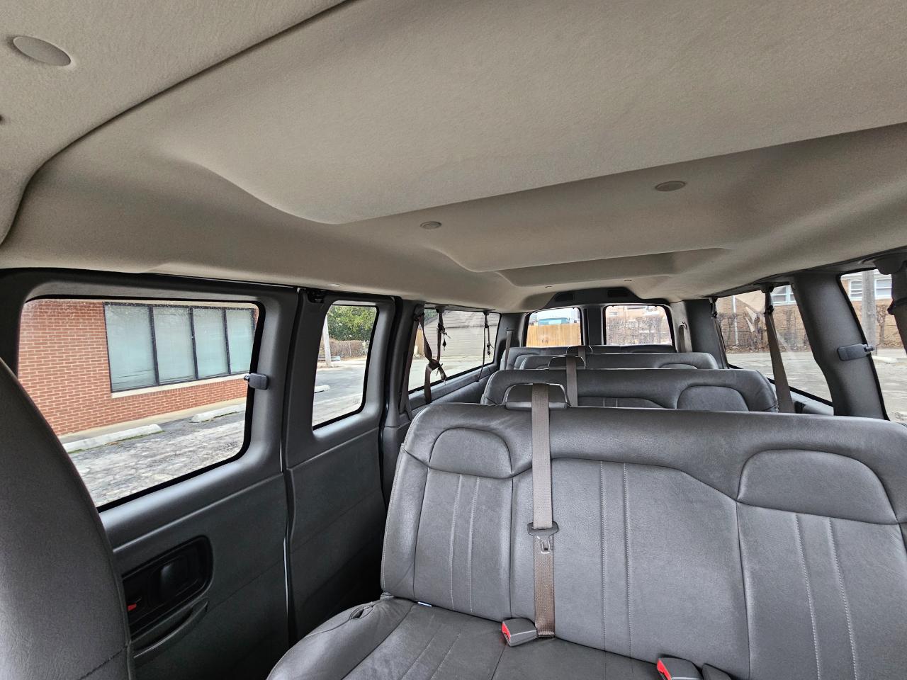 Chevrolet Express Passenger RWD 3500 155" LS 2020