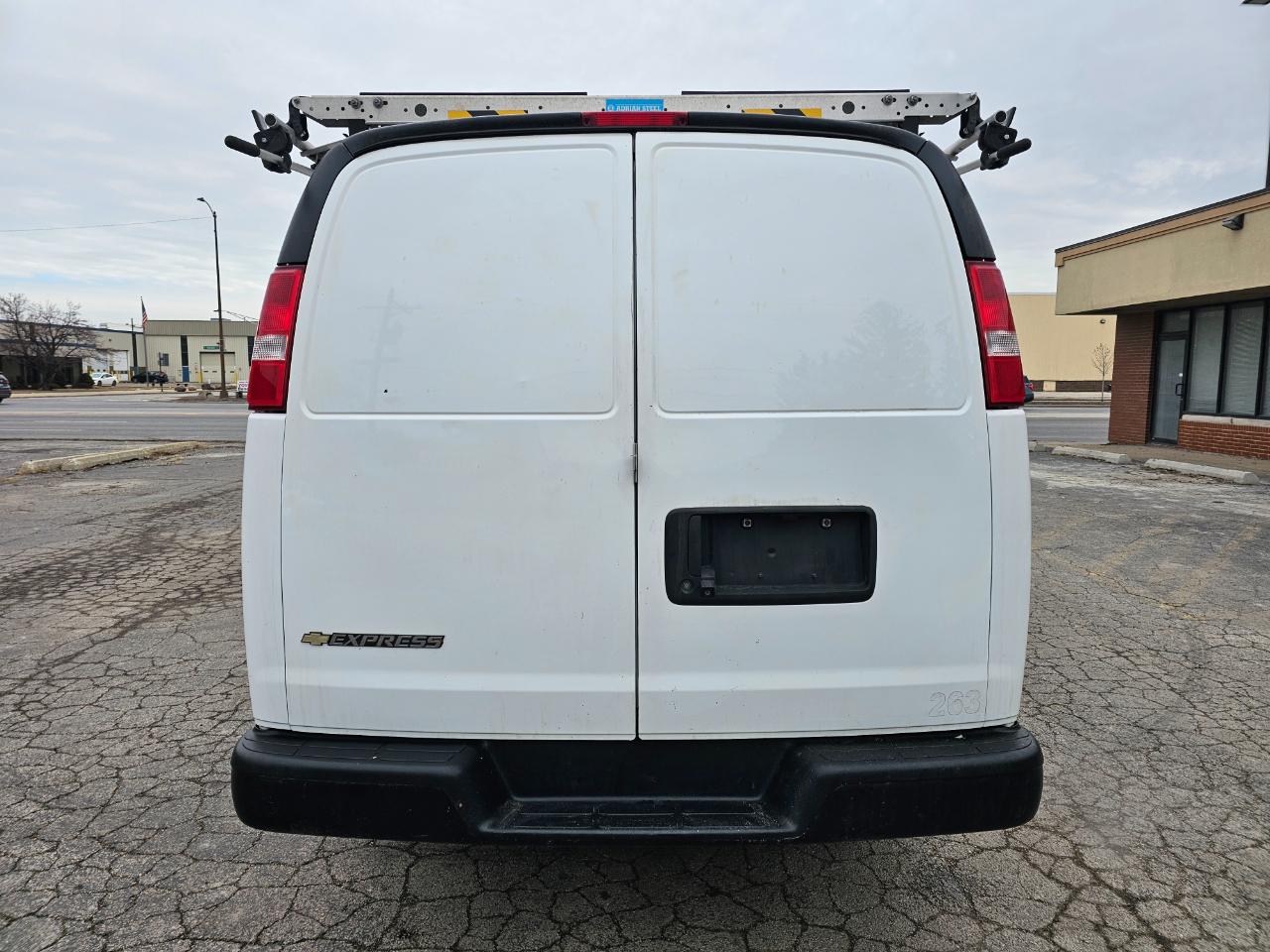 Chevrolet Express Cargo Van RWD 2500 135" 2022