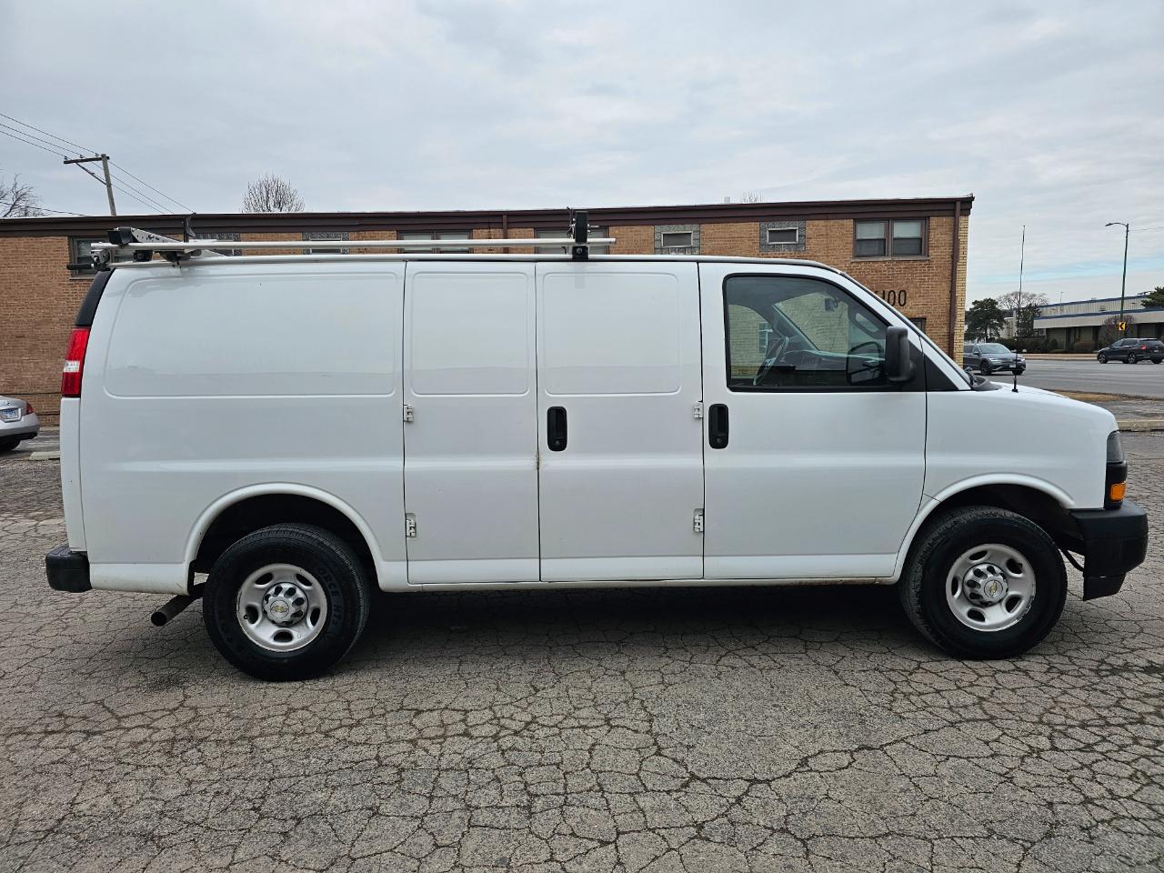 Chevrolet Express Cargo Van RWD 2500 135" 2022