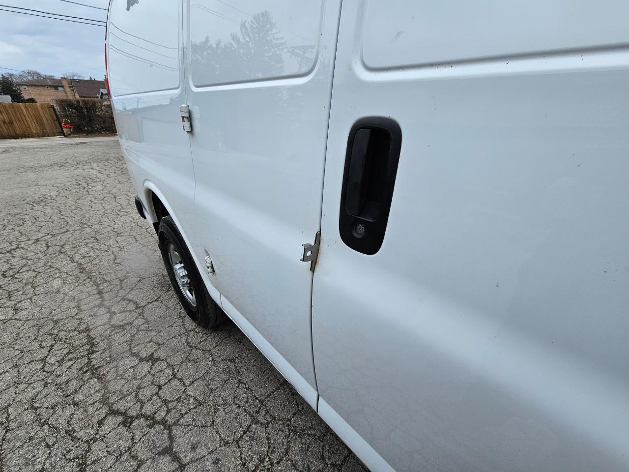 Chevrolet Express Cargo Van RWD 2500 135" 2022