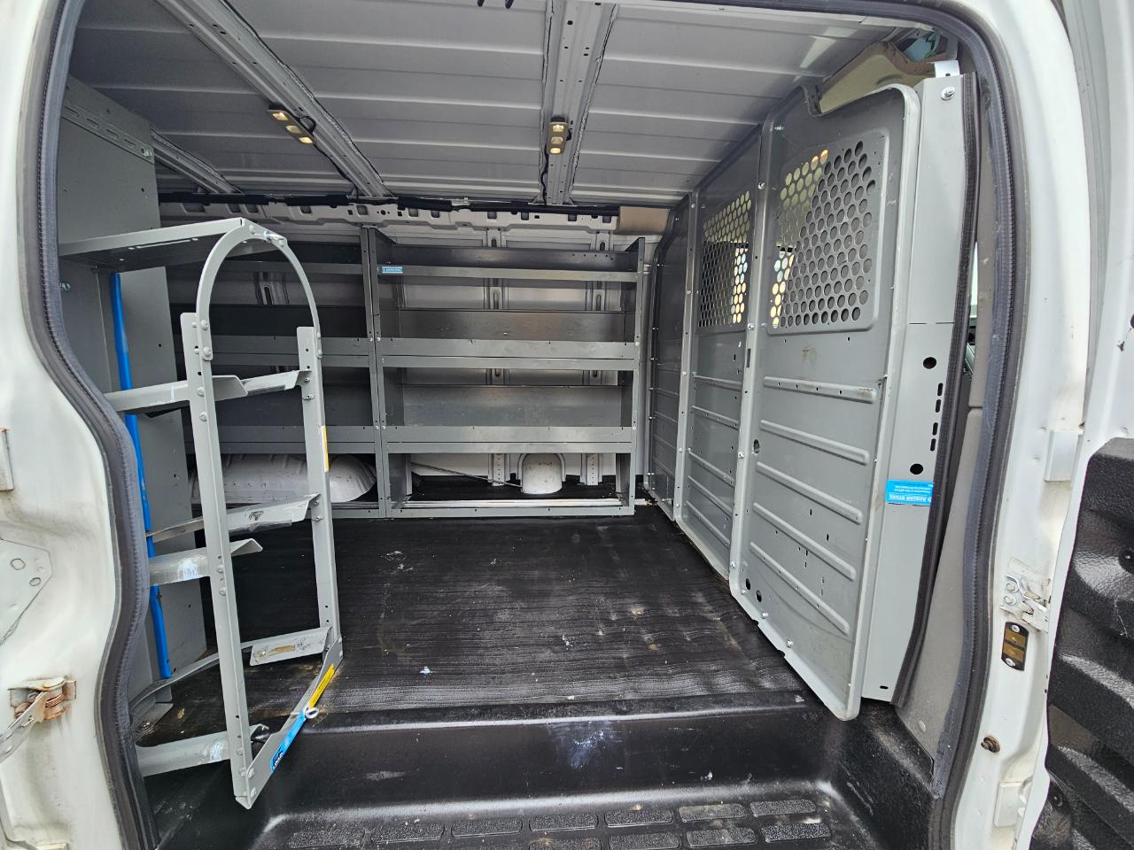 Chevrolet Express Cargo Van RWD 2500 135" 2022