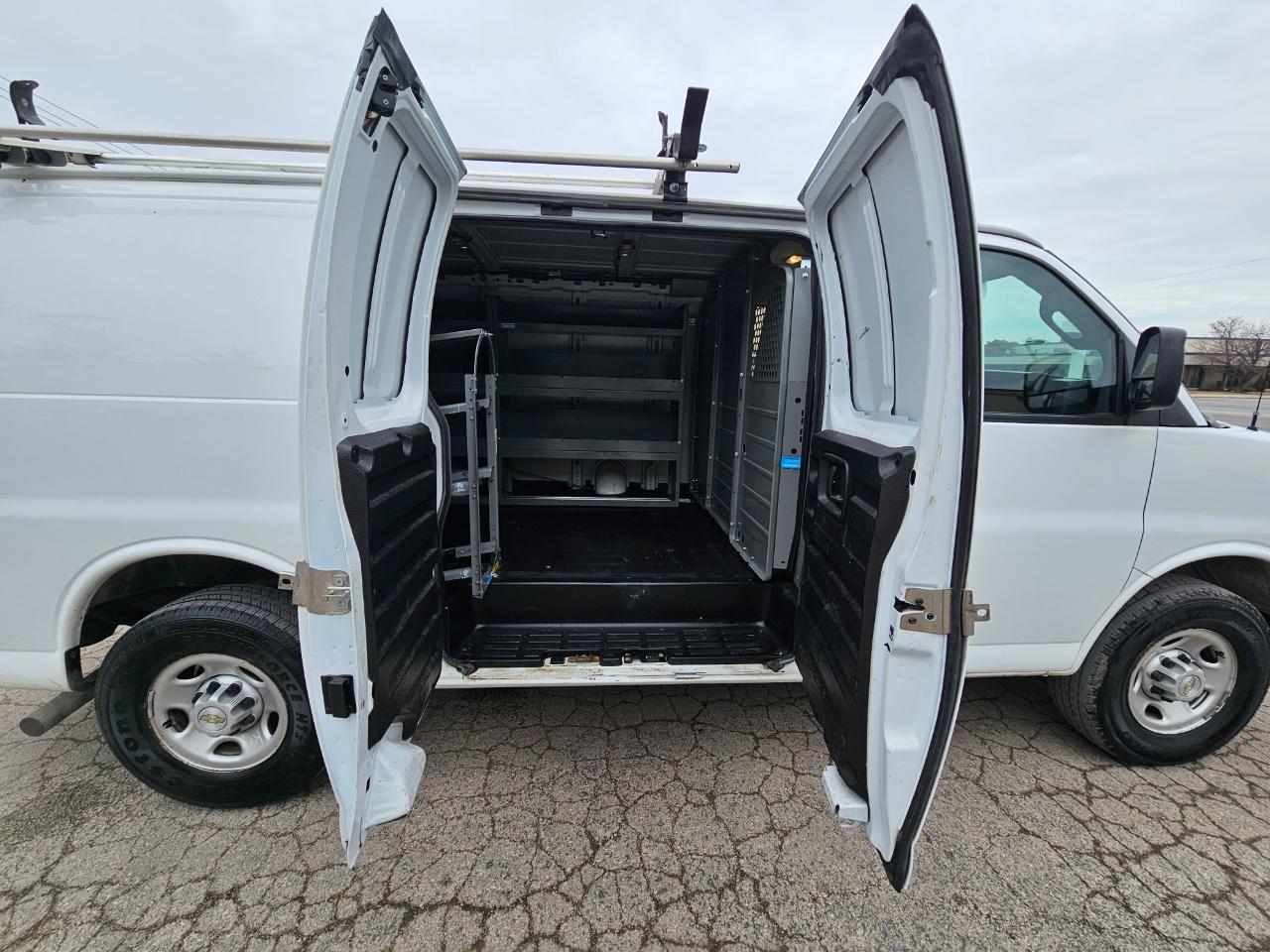 Chevrolet Express Cargo Van RWD 2500 135" 2022