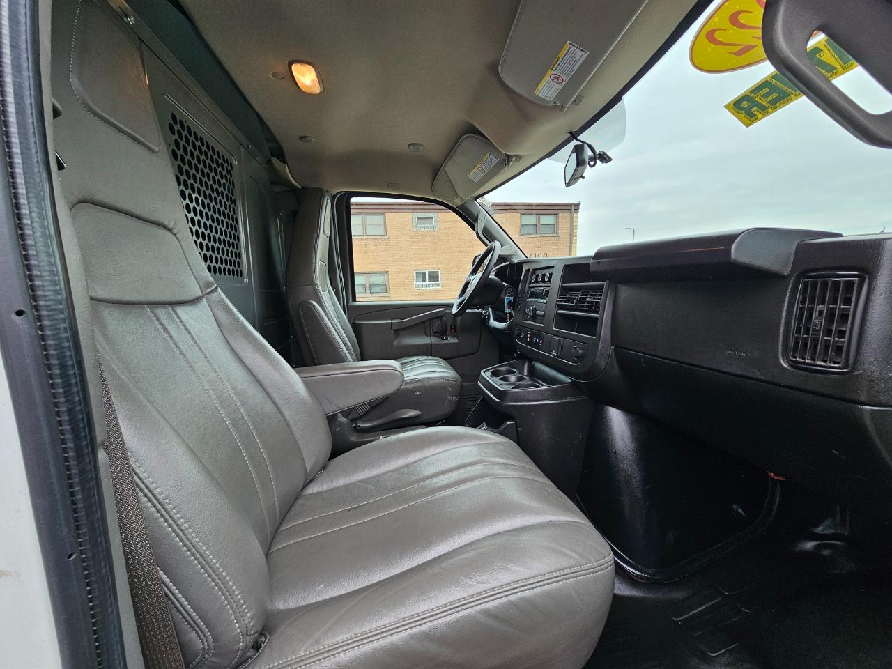 Chevrolet Express Cargo Van RWD 2500 135" 2022