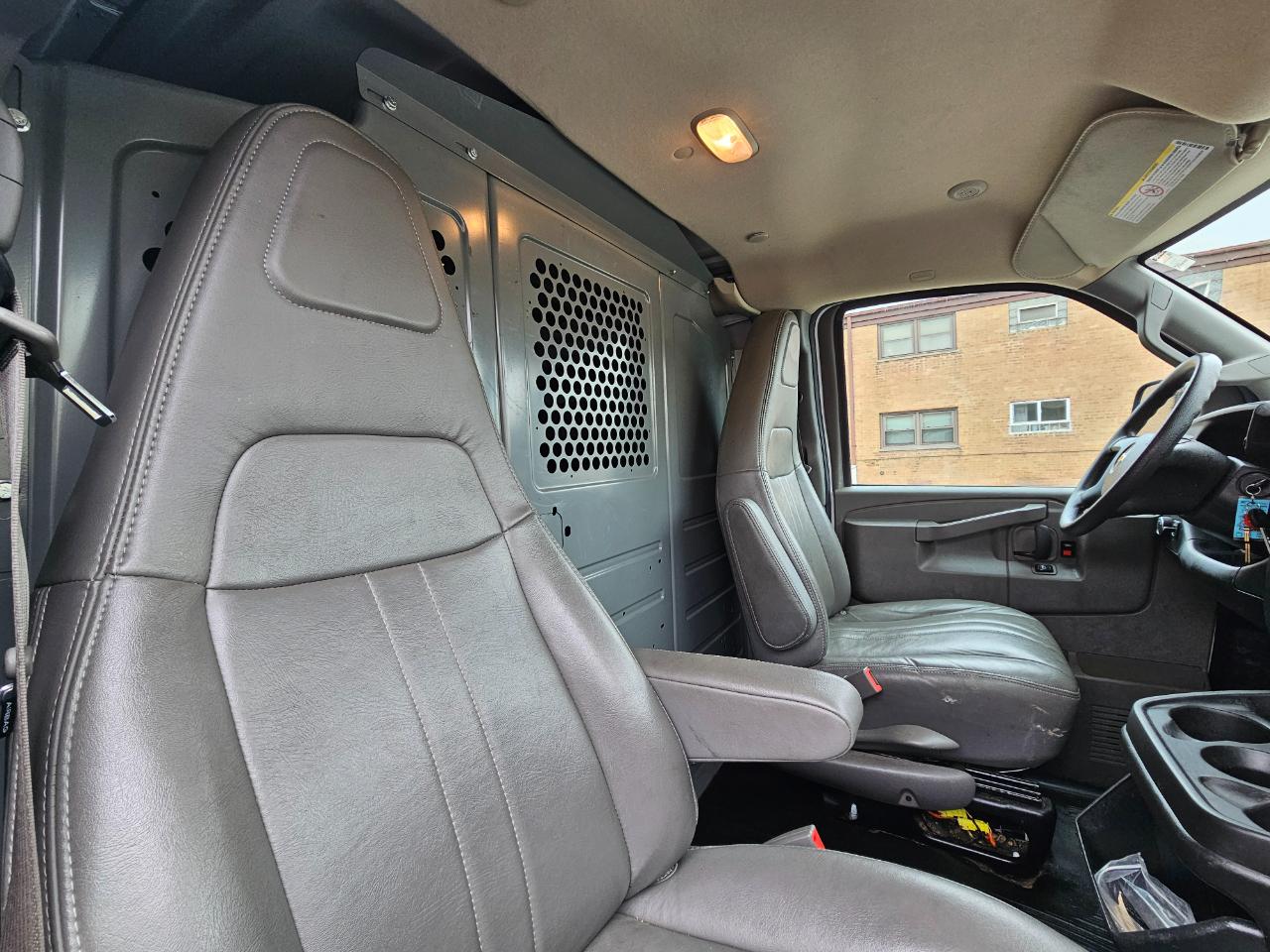 Chevrolet Express Cargo Van RWD 2500 135" 2022