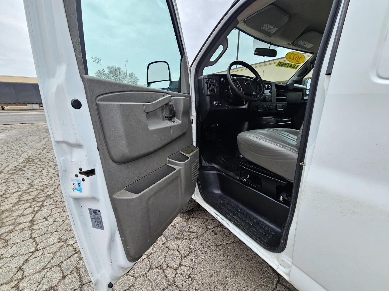 Chevrolet Express Cargo Van RWD 2500 135" 2022