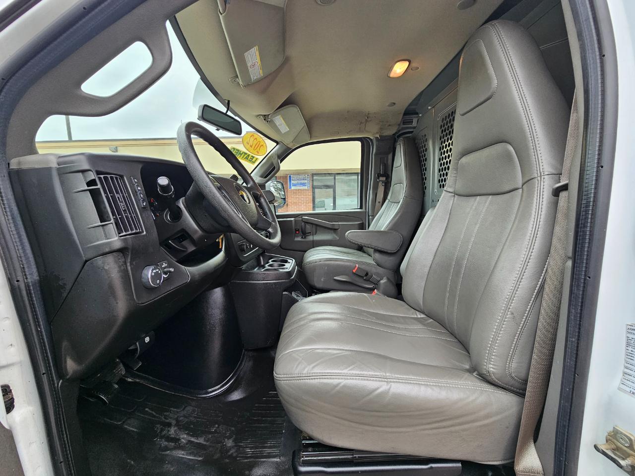 Chevrolet Express Cargo Van RWD 2500 135" 2022