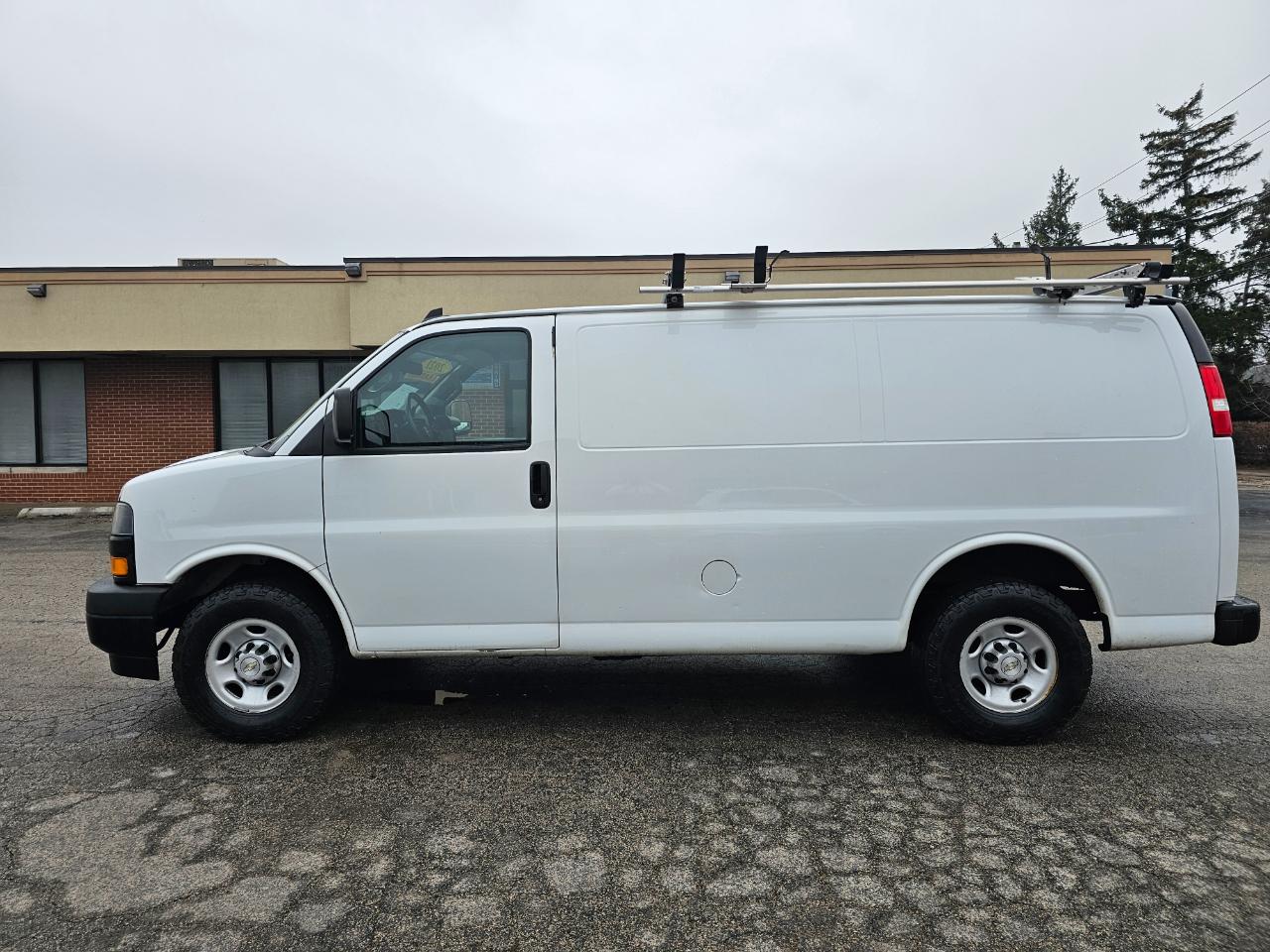 Chevrolet Express Cargo Van RWD 2500 135" 2021