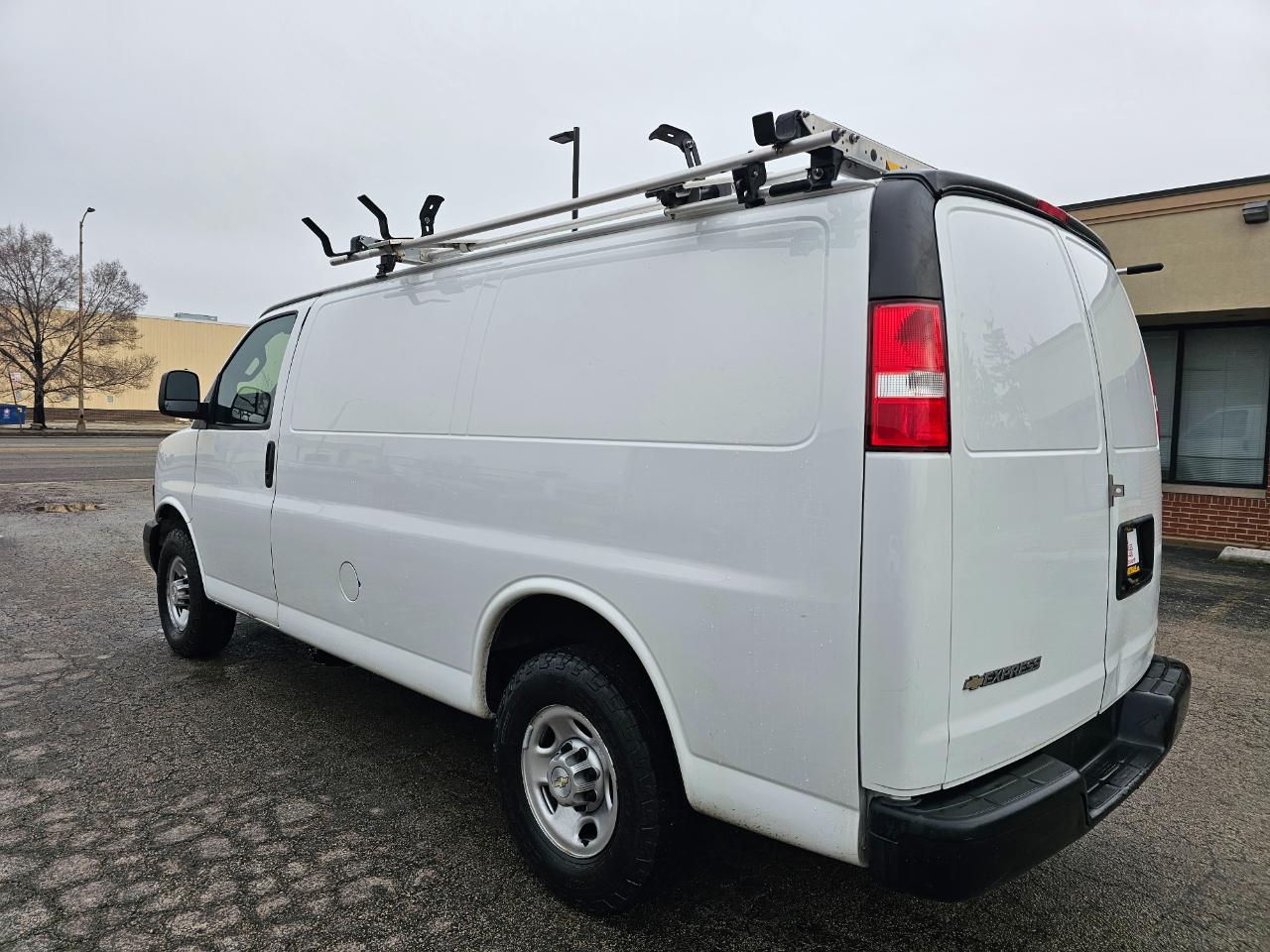 Chevrolet Express Cargo Van RWD 2500 135" 2021