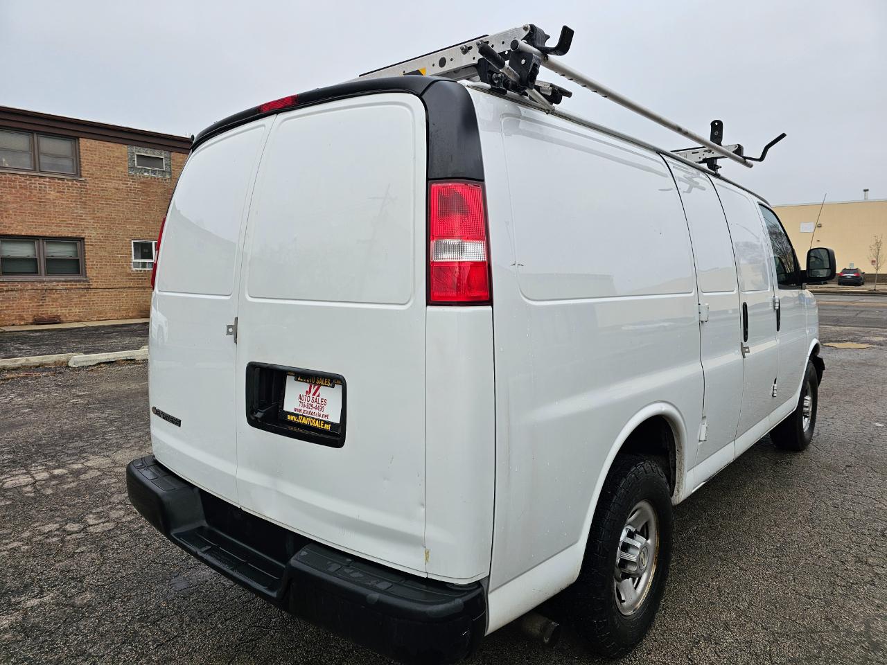 Chevrolet Express Cargo Van RWD 2500 135" 2021