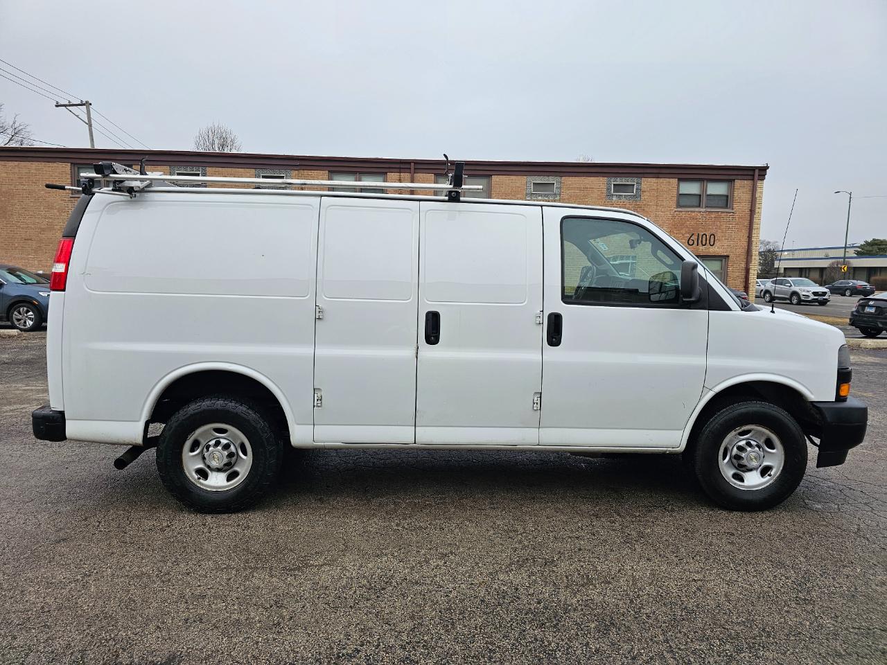 Chevrolet Express Cargo Van RWD 2500 135" 2021