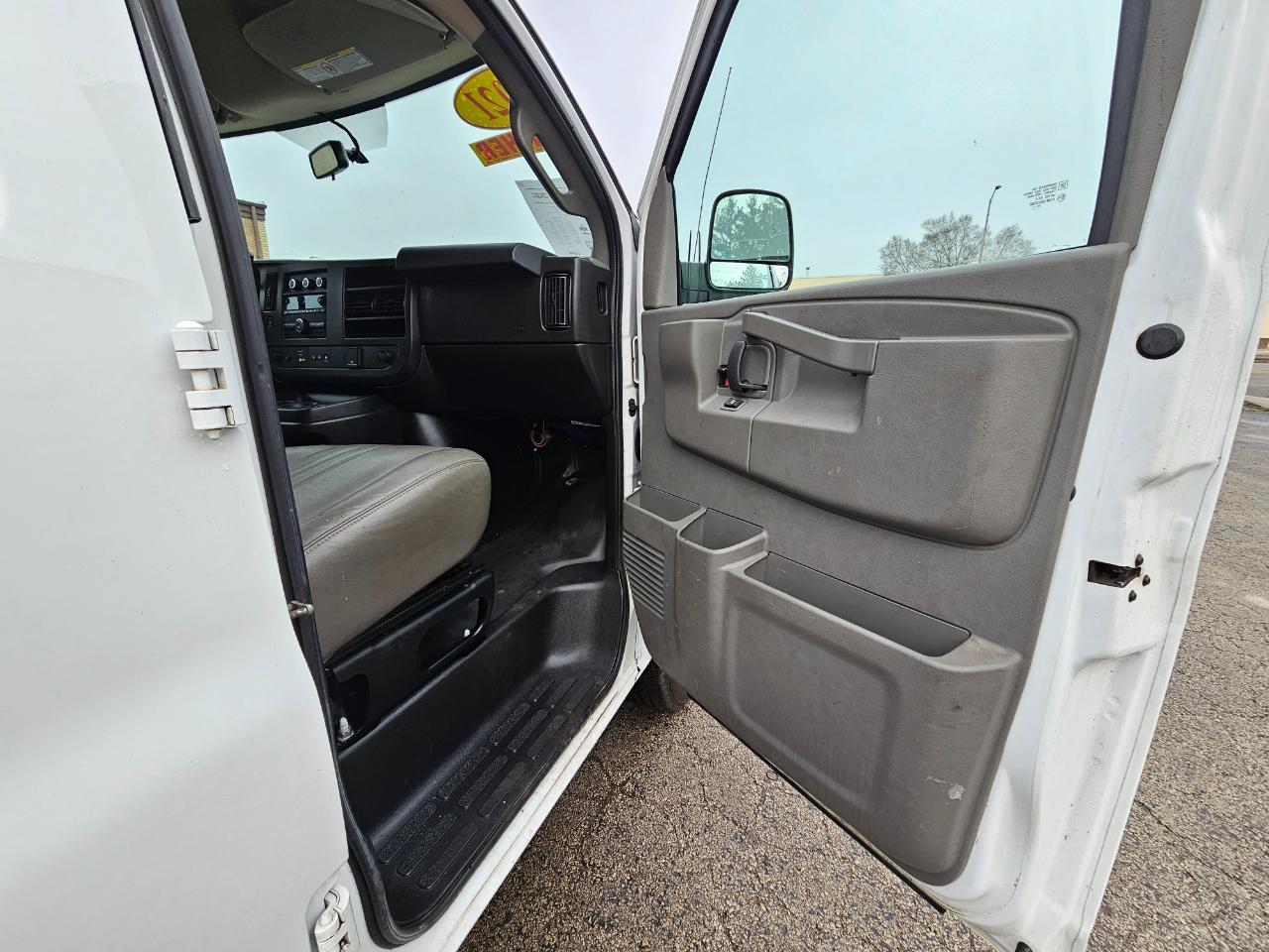 Chevrolet Express Cargo Van RWD 2500 135" 2021