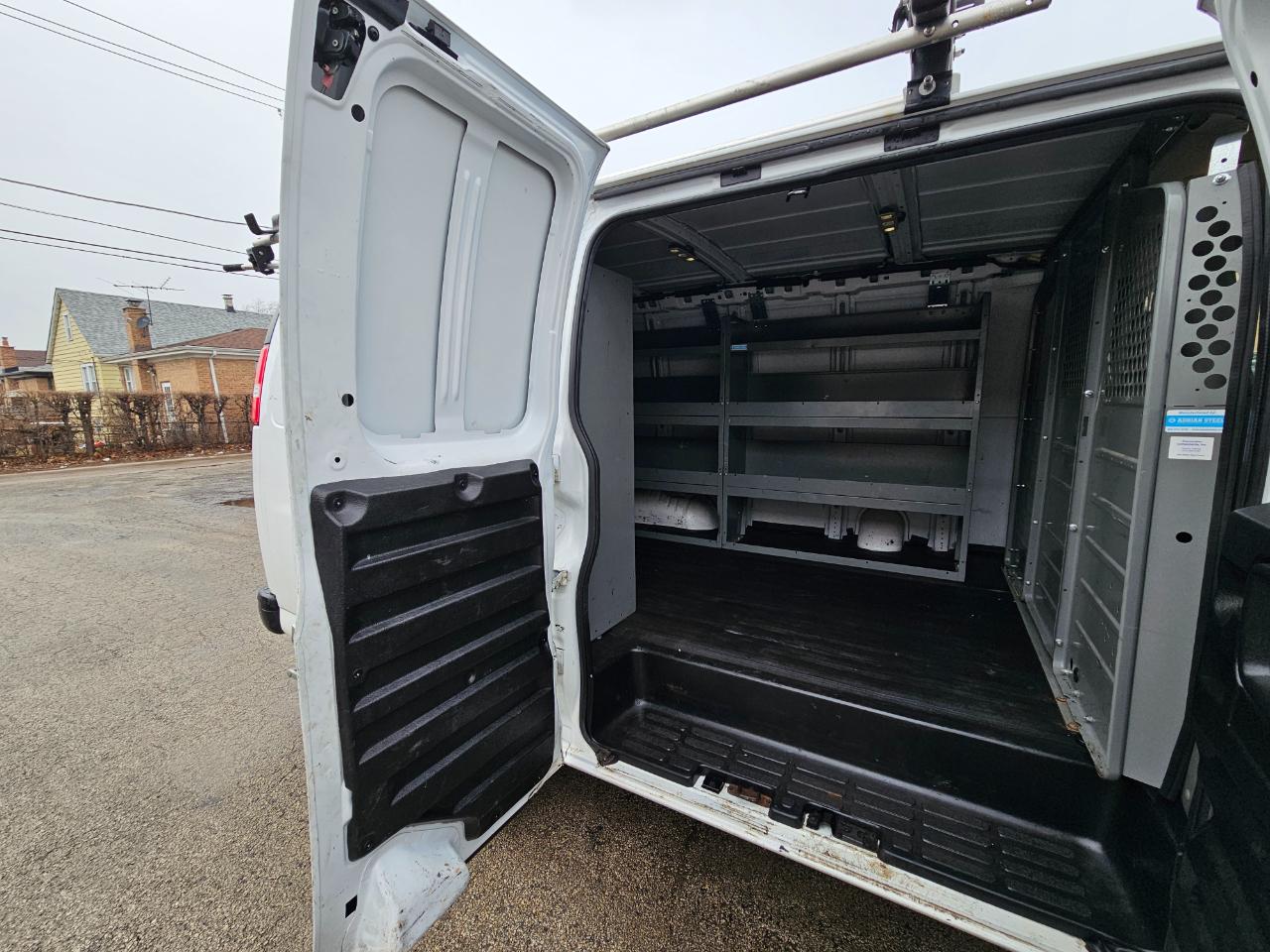 Chevrolet Express Cargo Van RWD 2500 135" 2021