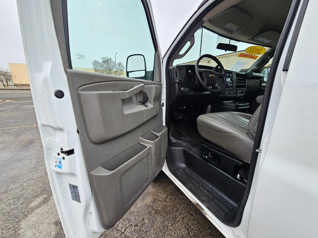 Chevrolet Express Cargo Van RWD 2500 135" 2021