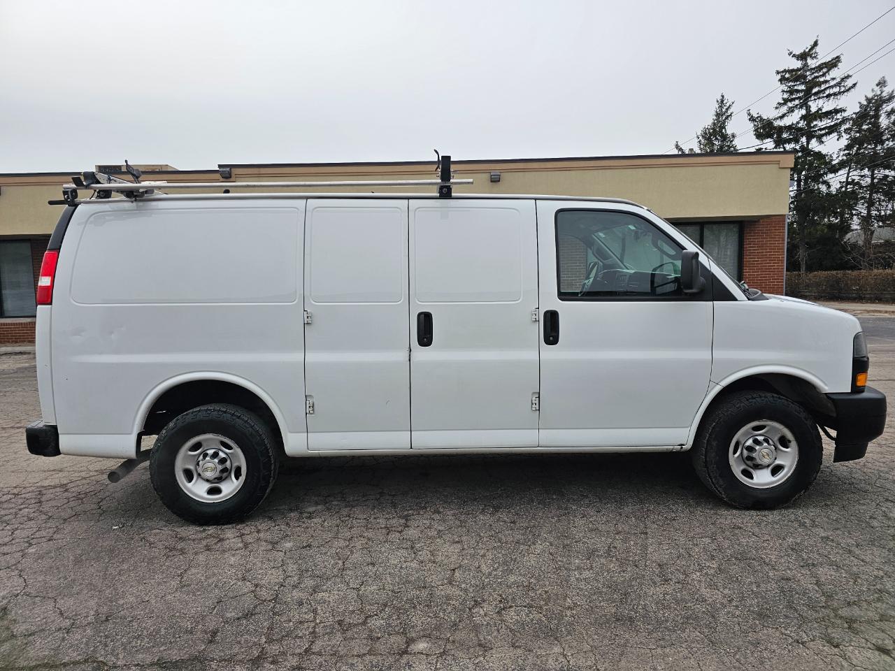 Chevrolet Express Cargo Van RWD 2500 135" 2021