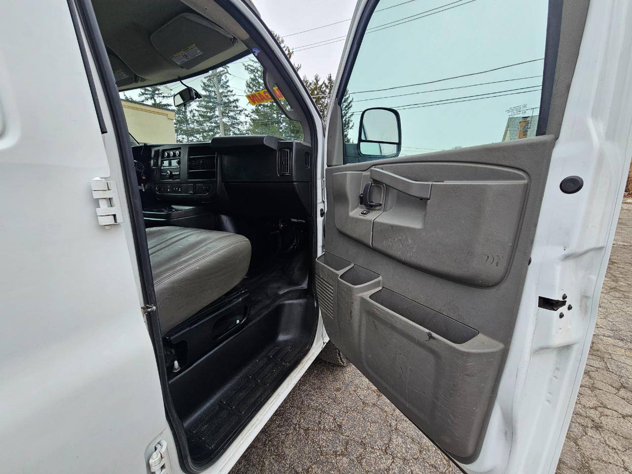 Chevrolet Express Cargo Van RWD 2500 135" 2021