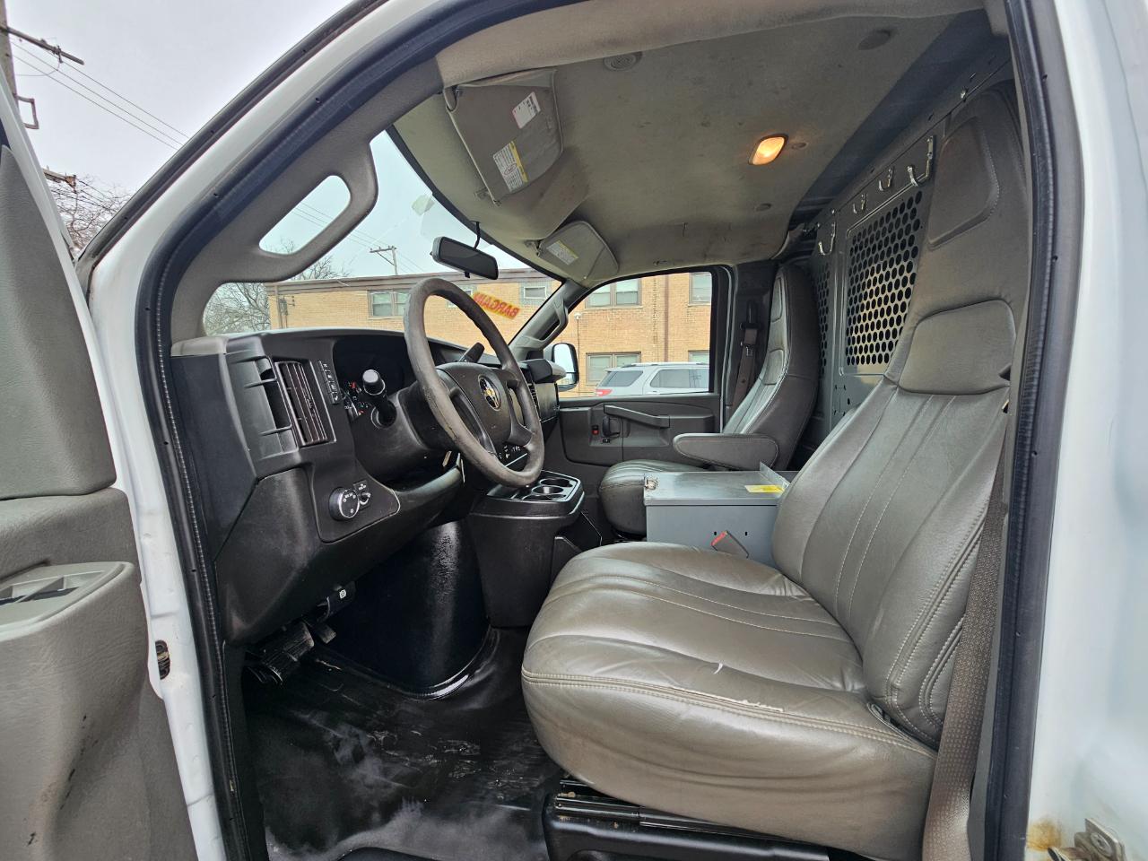 Chevrolet Express Cargo Van RWD 2500 135" 2021