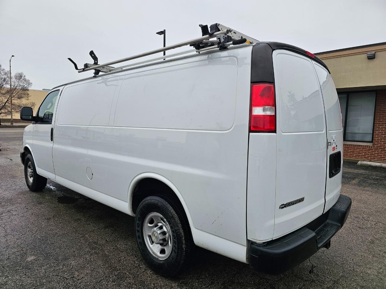 Chevrolet Express Cargo Van RWD 2500 155" 2022