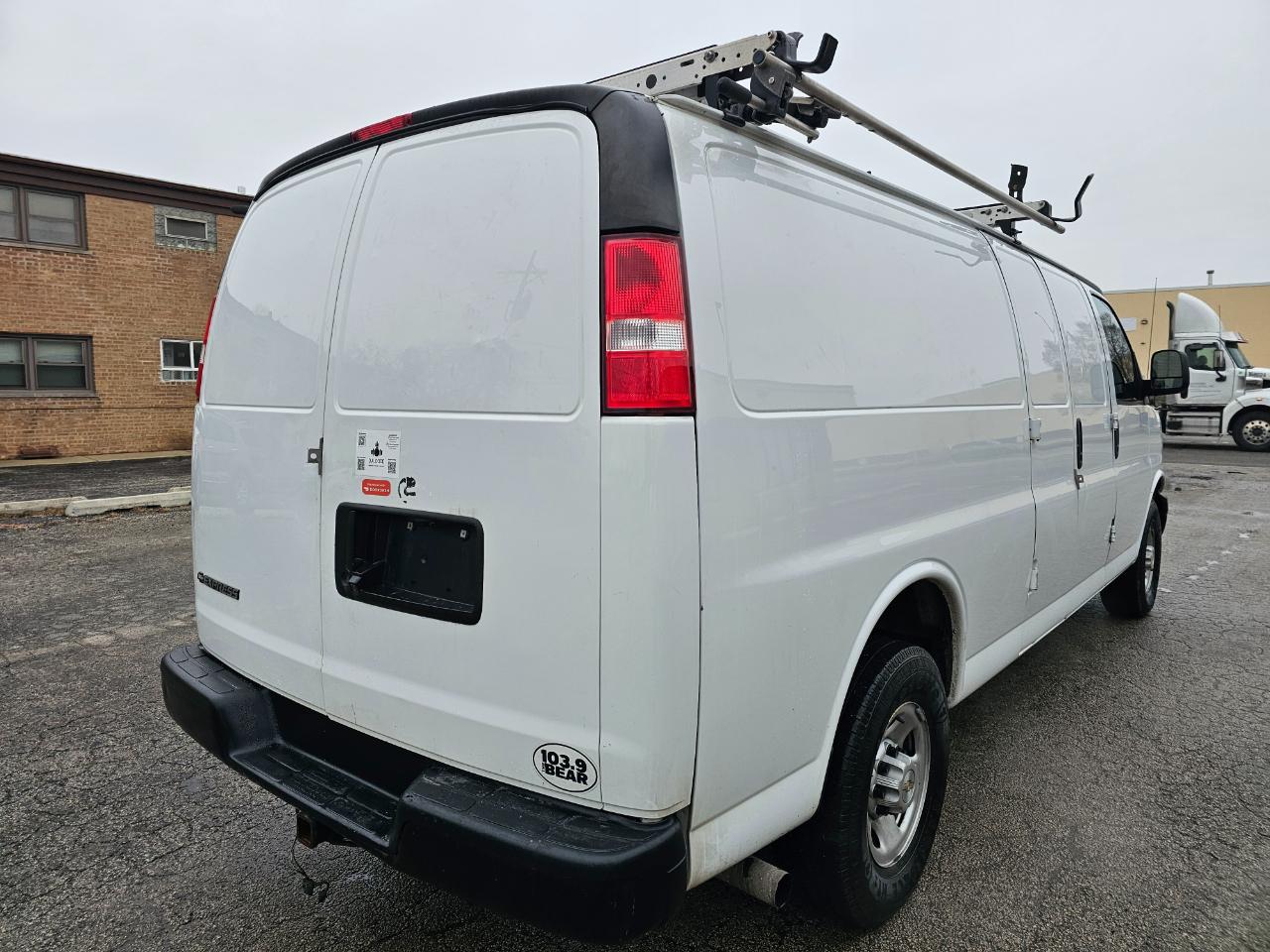 Chevrolet Express Cargo Van RWD 2500 155" 2022