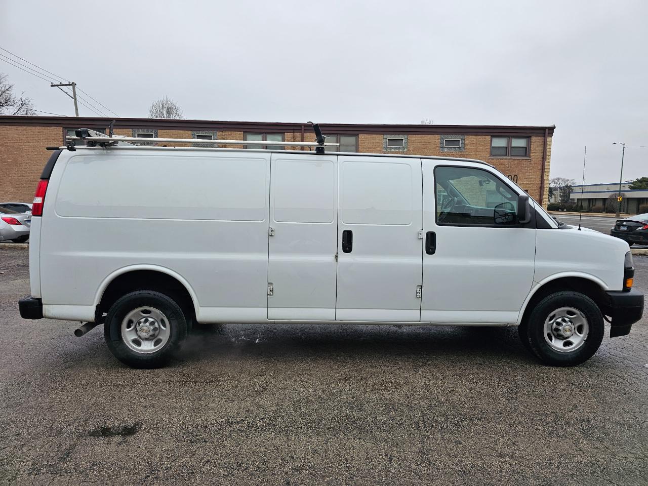 Chevrolet Express Cargo Van RWD 2500 155" 2022