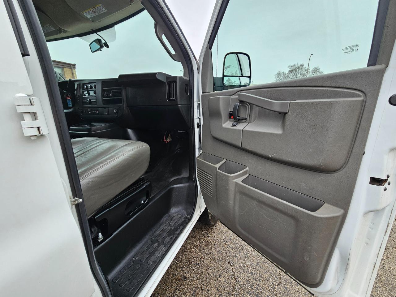 Chevrolet Express Cargo Van RWD 2500 155" 2022