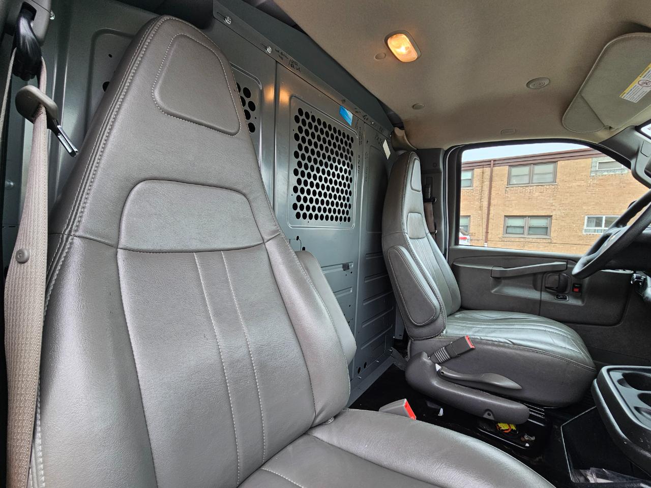 Chevrolet Express Cargo Van RWD 2500 155" 2022