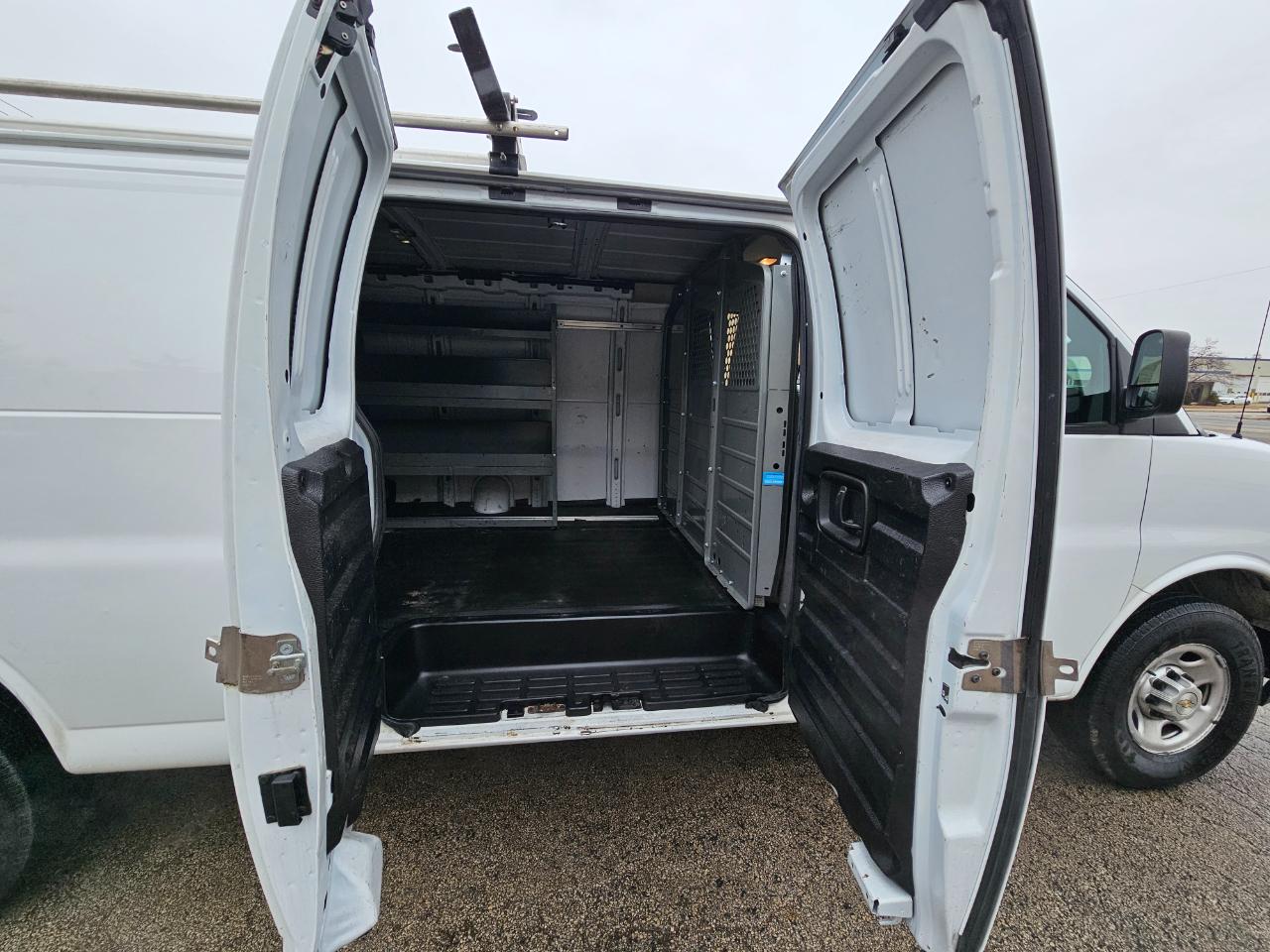 Chevrolet Express Cargo Van RWD 2500 155" 2022