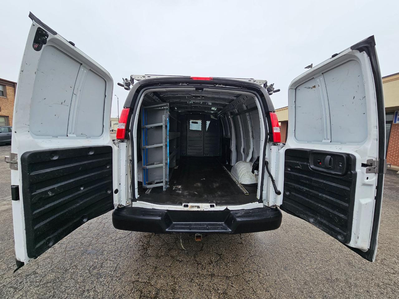 Chevrolet Express Cargo Van RWD 2500 155" 2022