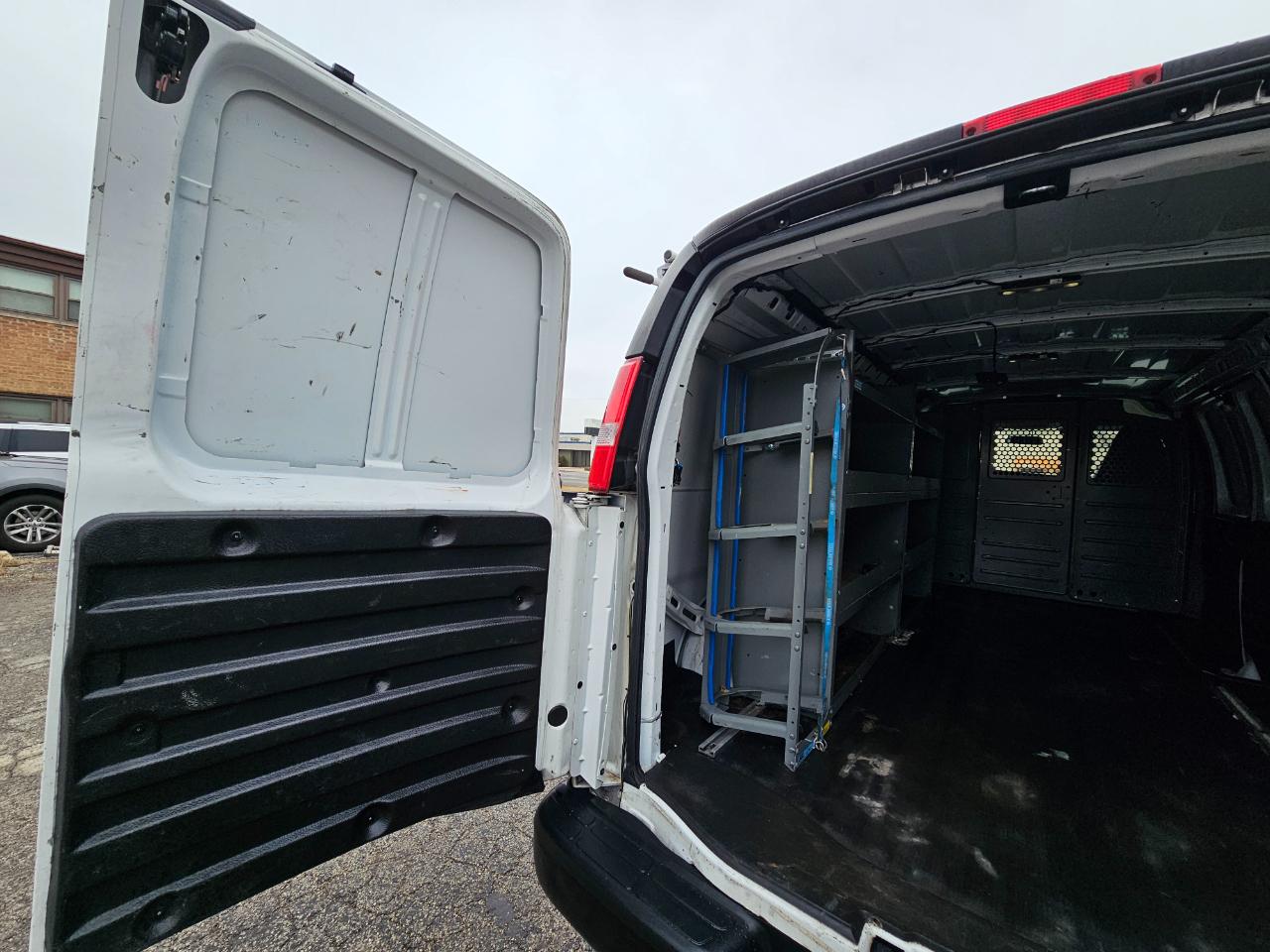 Chevrolet Express Cargo Van RWD 2500 155" 2022