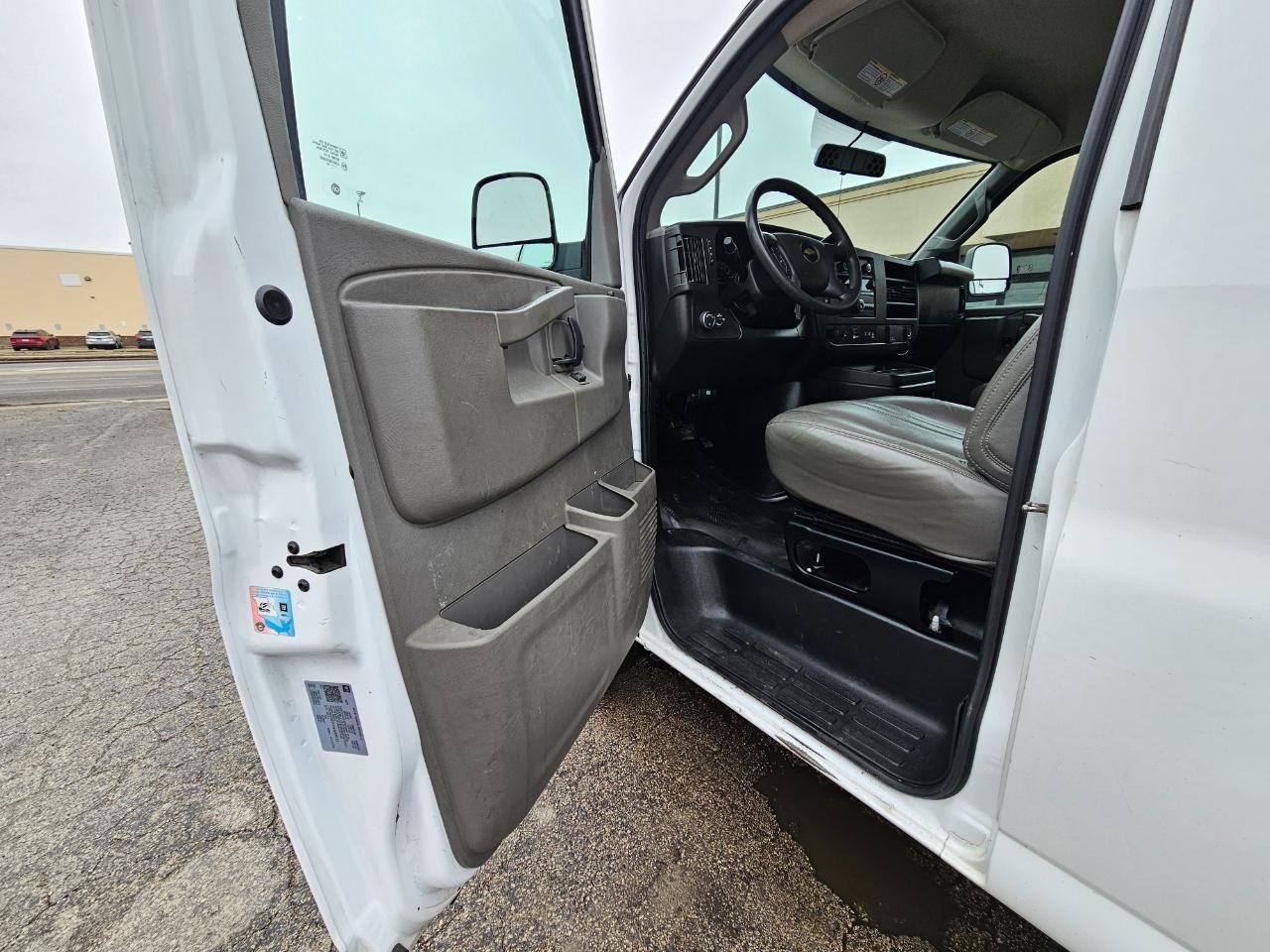 Chevrolet Express Cargo Van RWD 2500 155" 2022