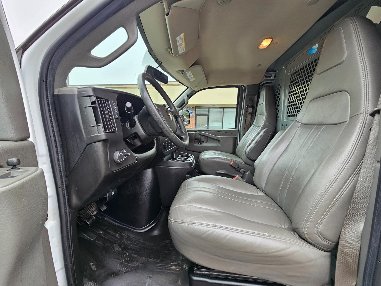 Chevrolet Express Cargo Van RWD 2500 155" 2022