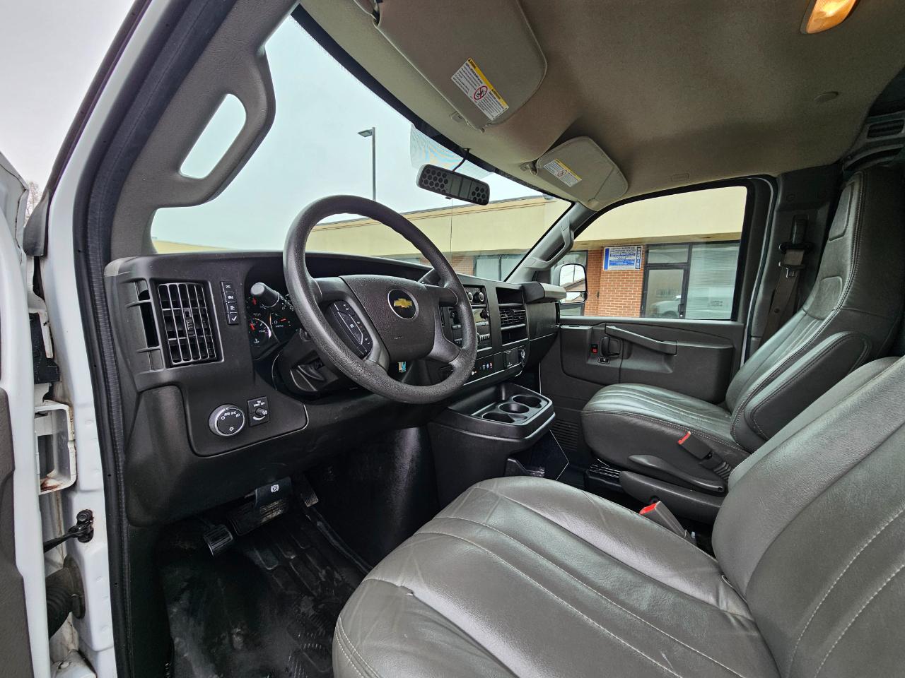 Chevrolet Express Cargo Van RWD 2500 155" 2022