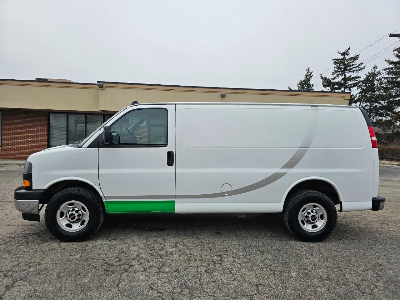 GMC Savana Cargo Van RWD 2500 135" 2020
