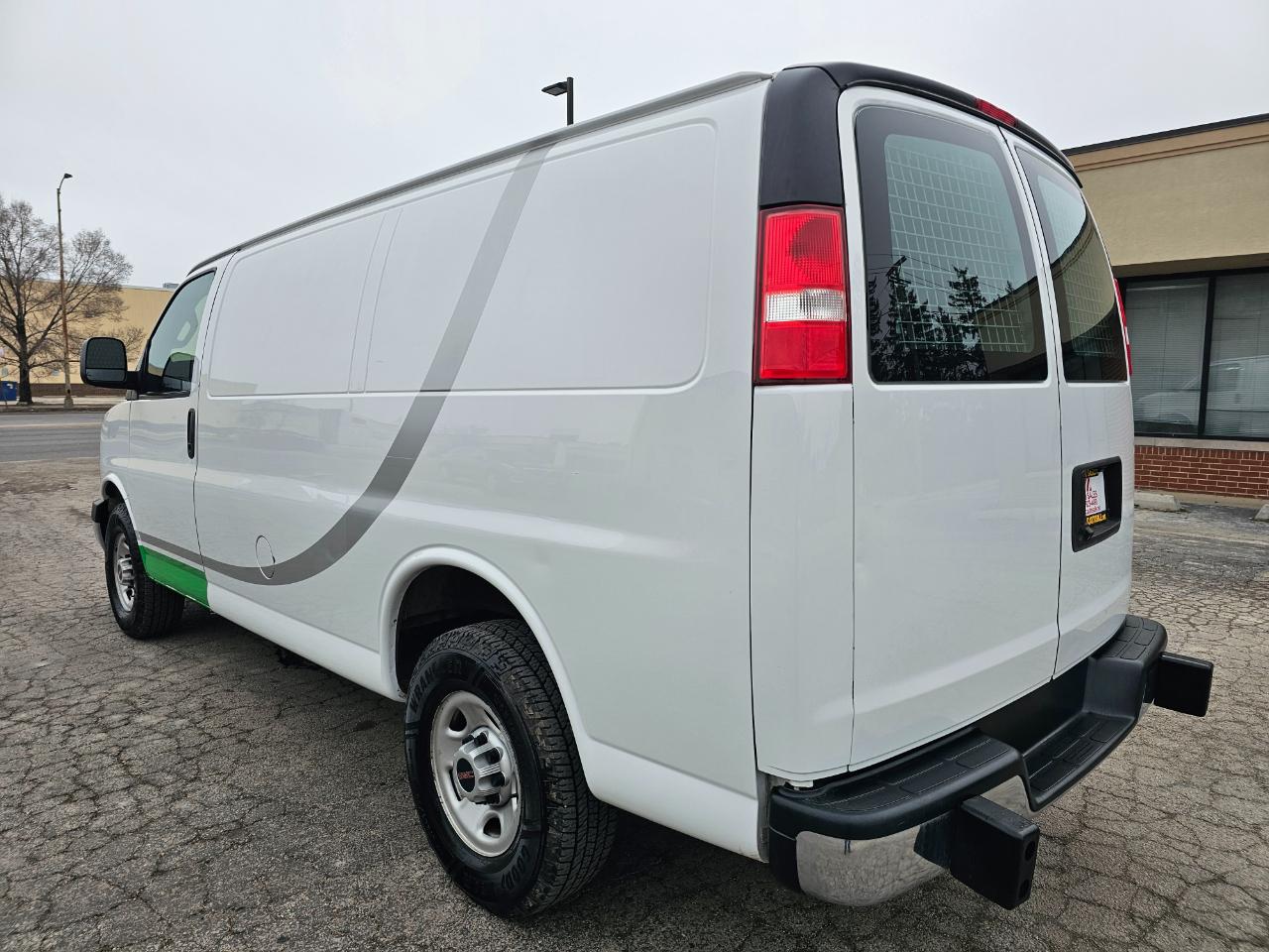 GMC Savana Cargo Van RWD 2500 135" 2020