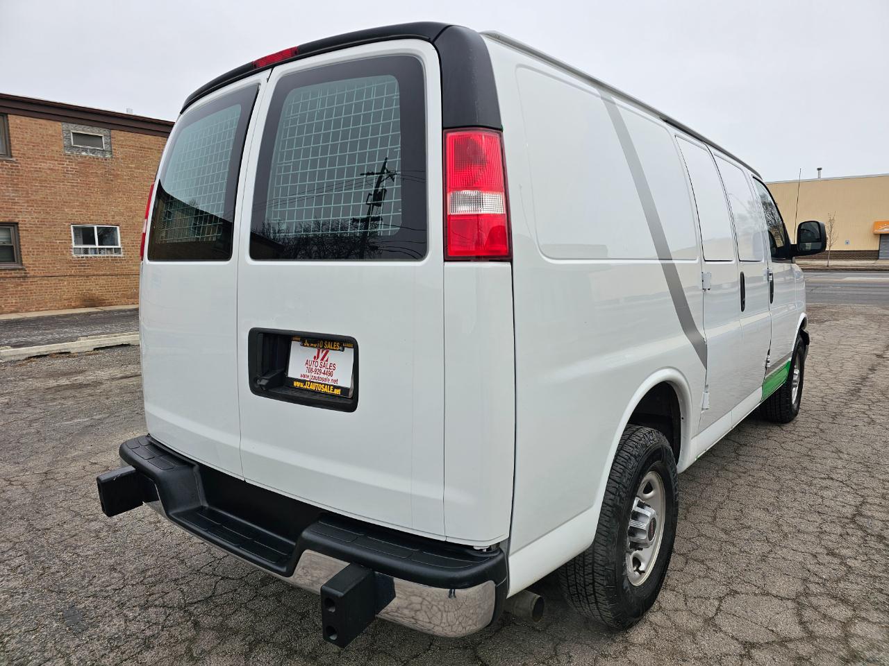 GMC Savana Cargo Van RWD 2500 135" 2020