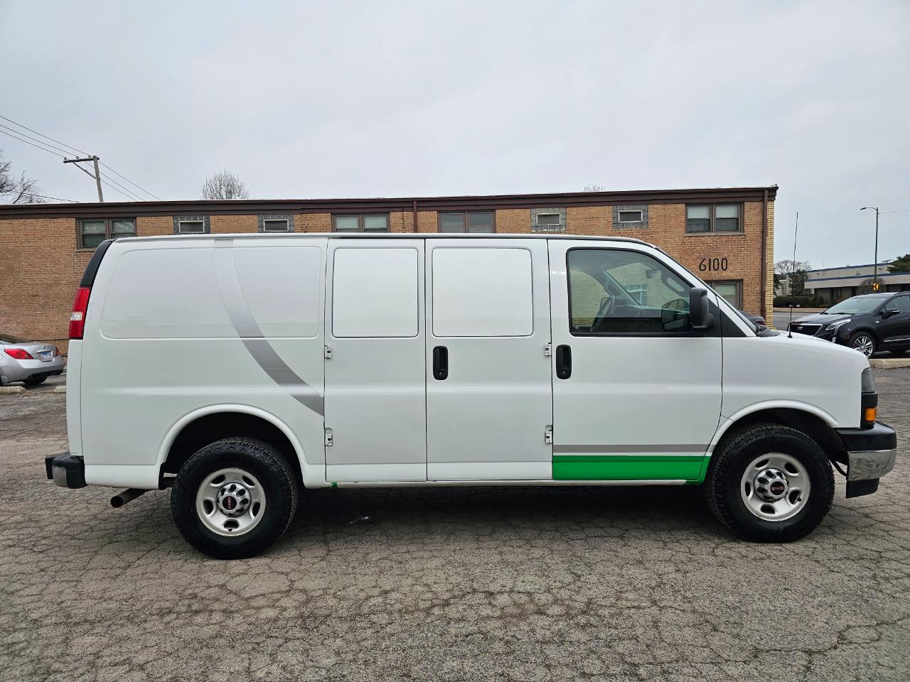 GMC Savana Cargo Van RWD 2500 135" 2020